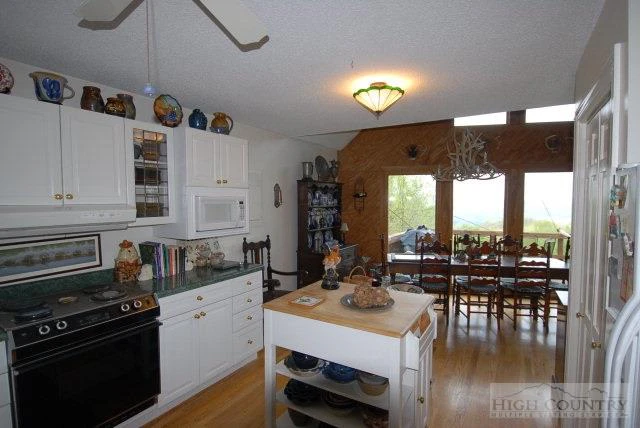 Image number 10 for the current listing