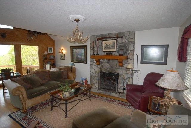 Image number 8 for the current listing