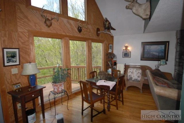 Image number 7 for the current listing
