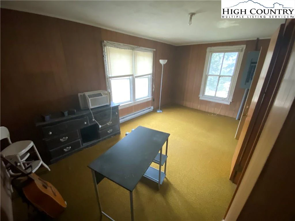 Image number 11 for the current listing