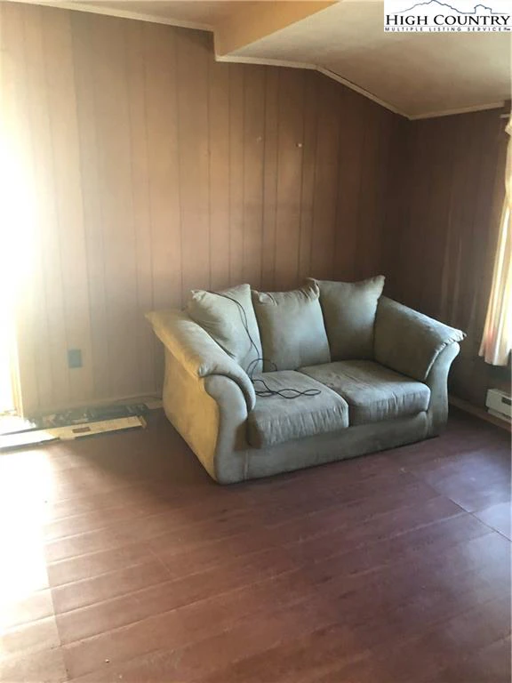Image number 4 for the current listing