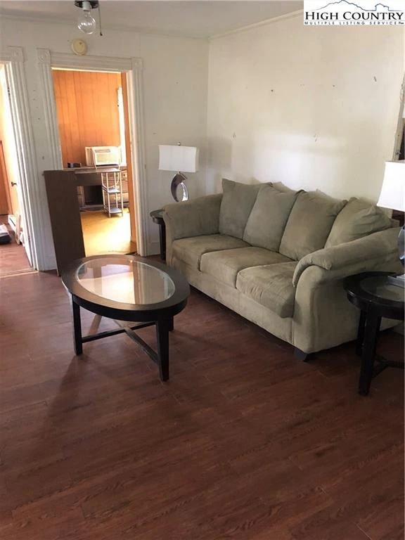 Image number 5 for the current listing
