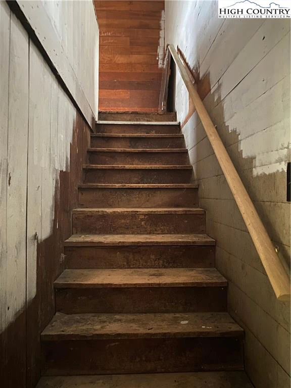 Image number 9 for the current listing