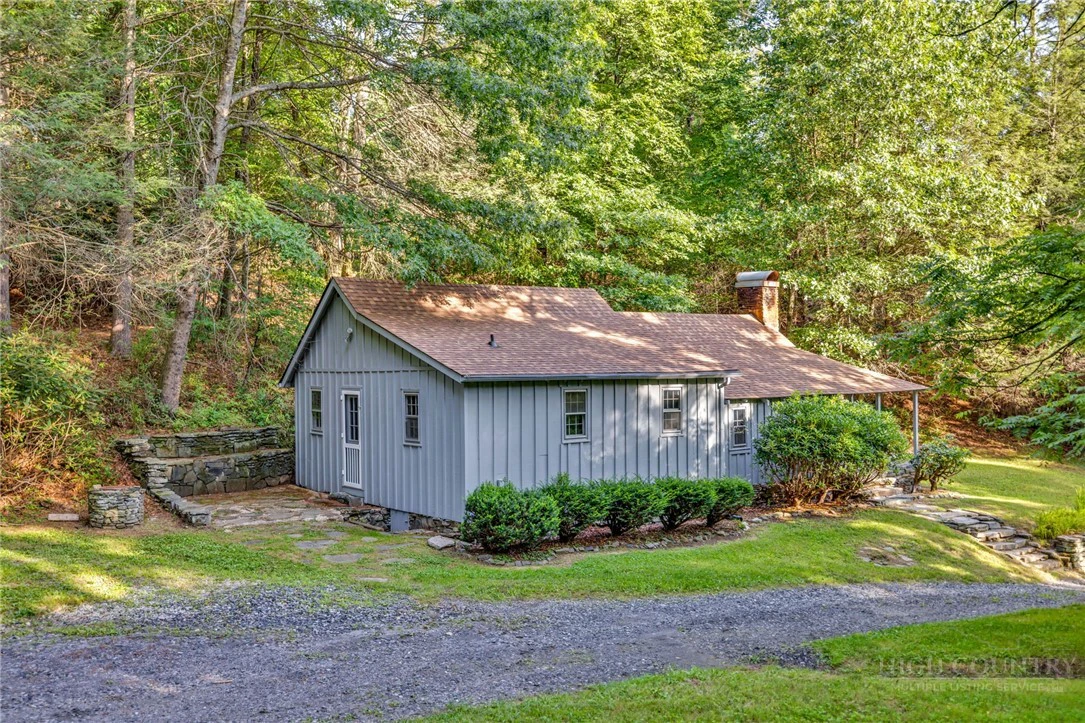 Image number 13 for the current listing