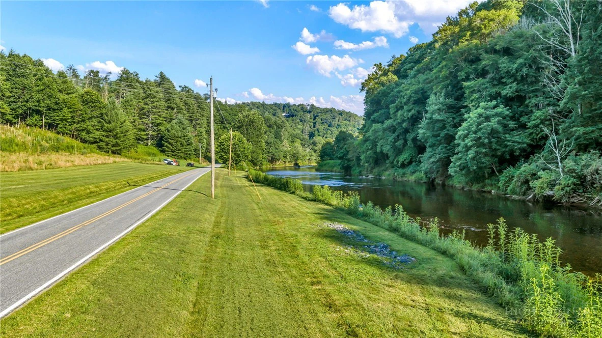 Image number 10 for the current listing