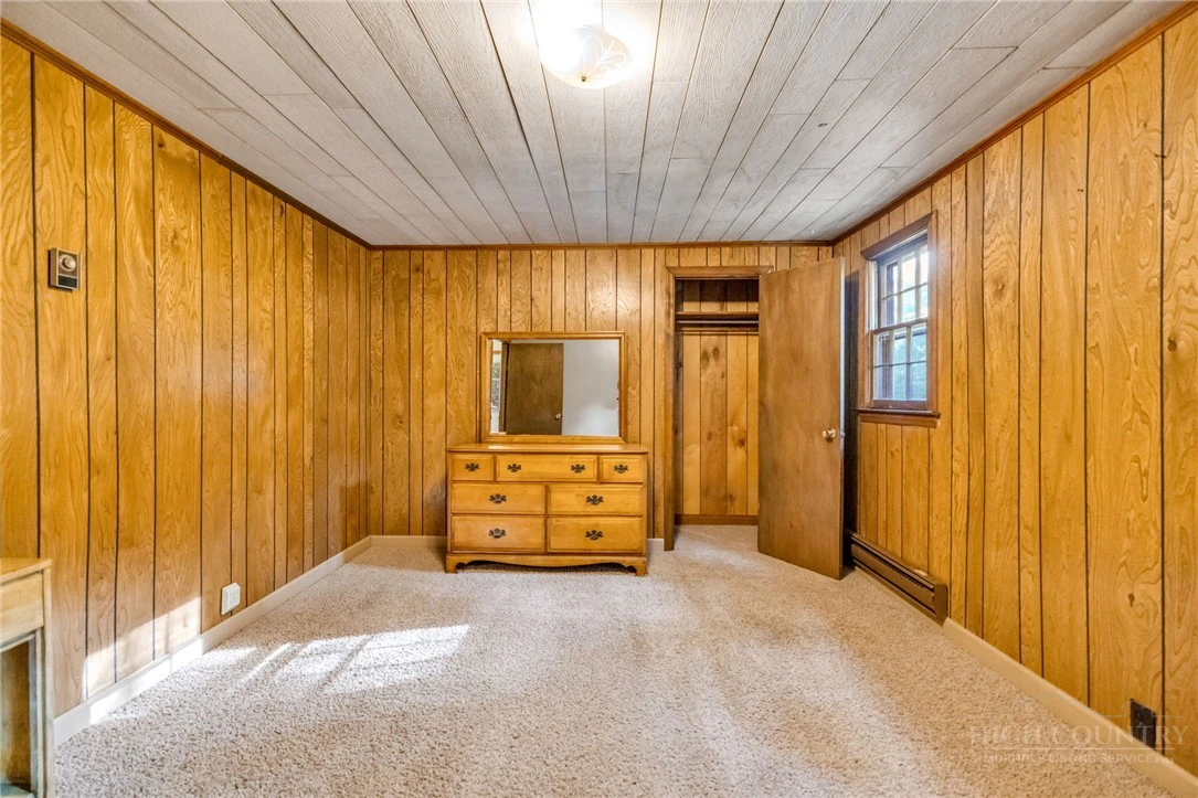 Image number 21 for the current listing