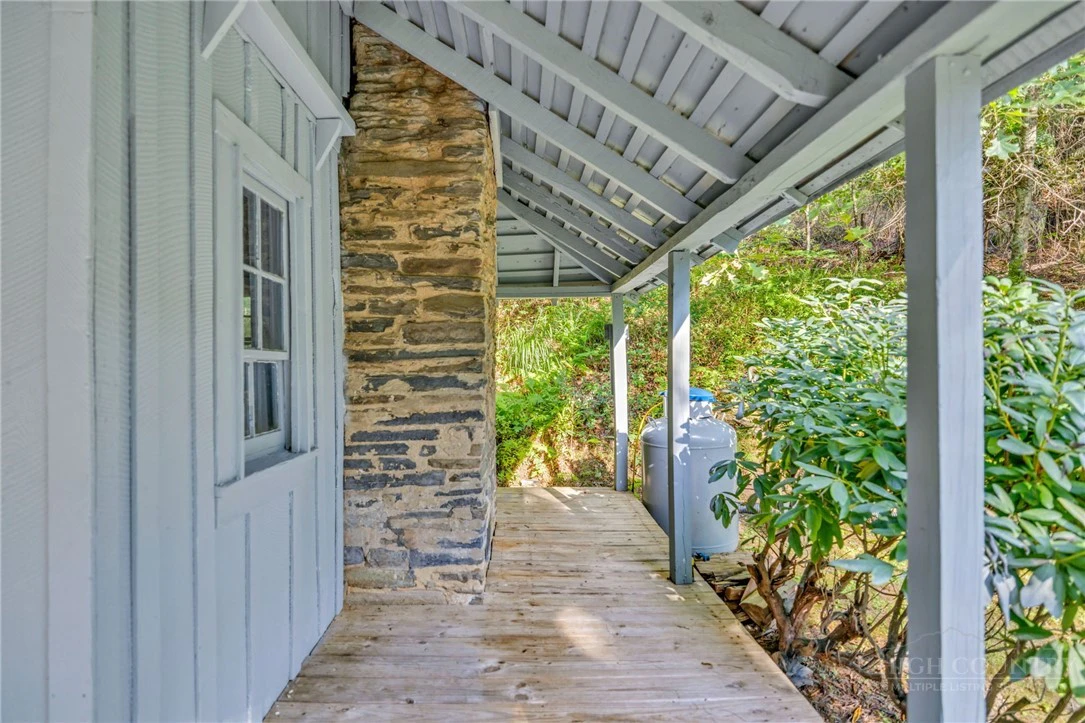 Image number 14 for the current listing