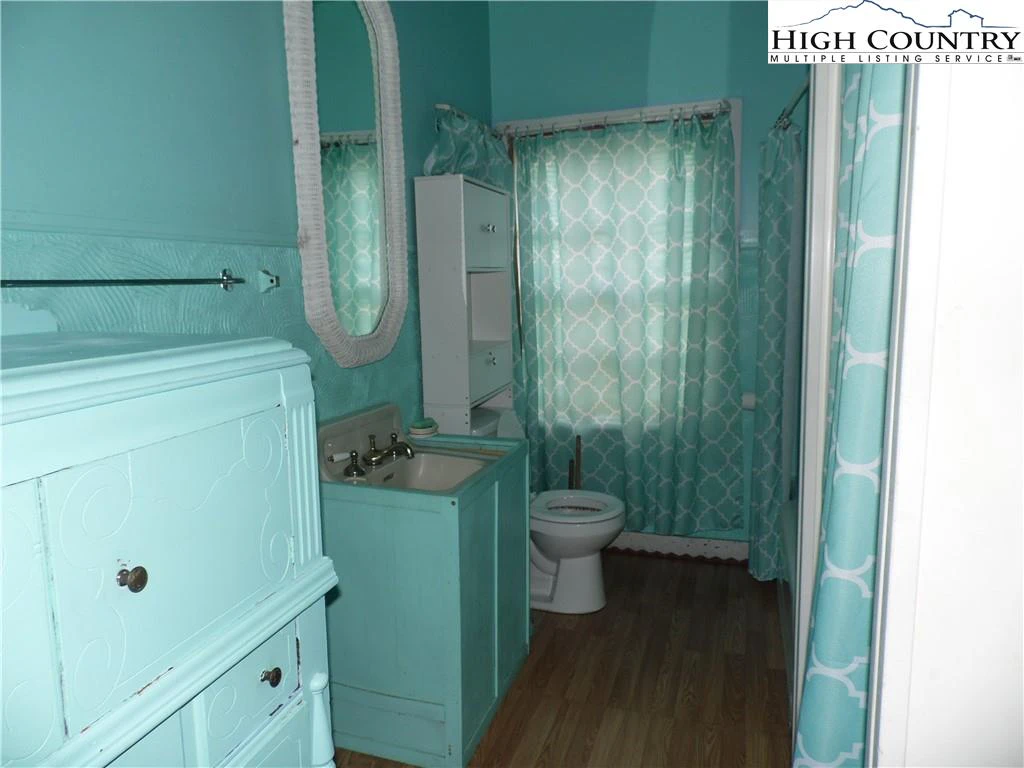 Image number 11 for the current listing