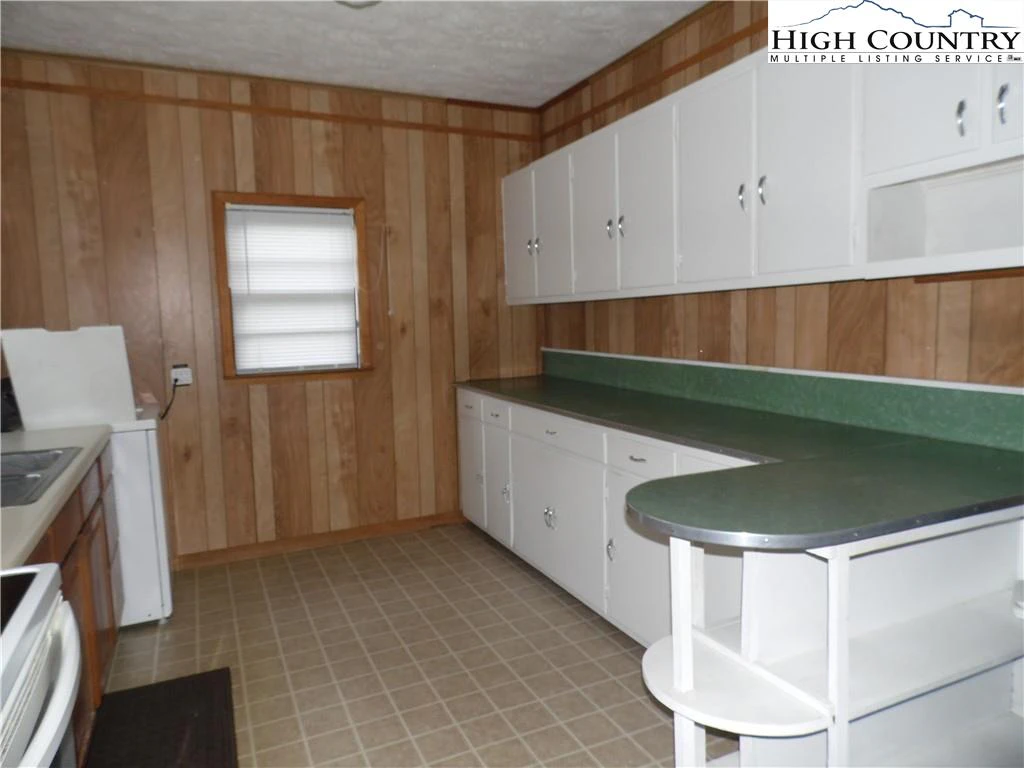 Image number 5 for the current listing