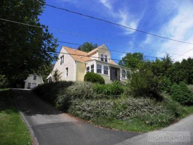 Image number 1 for the current listing