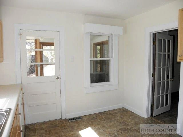 Image number 21 for the current listing