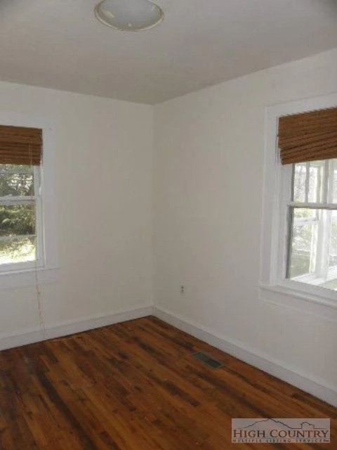 Image number 18 for the current listing