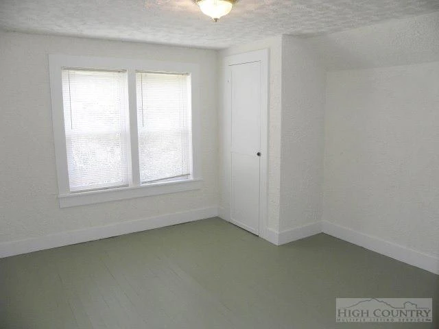 Image number 5 for the current listing