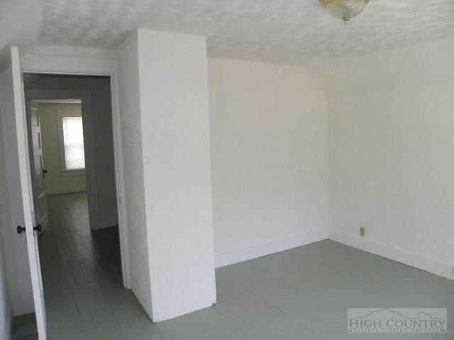 Image number 7 for the current listing