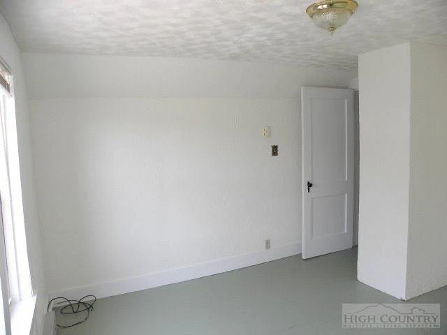 Image number 8 for the current listing