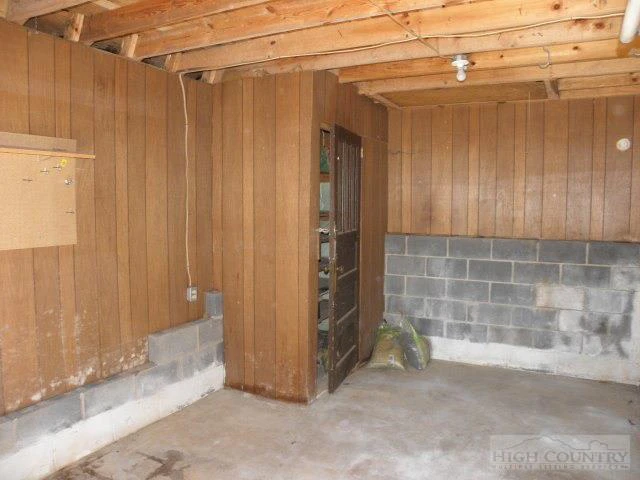 Image number 11 for the current listing