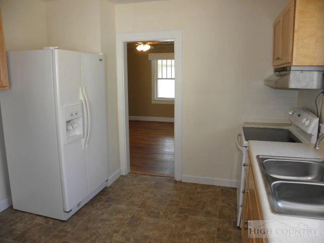 Image number 14 for the current listing