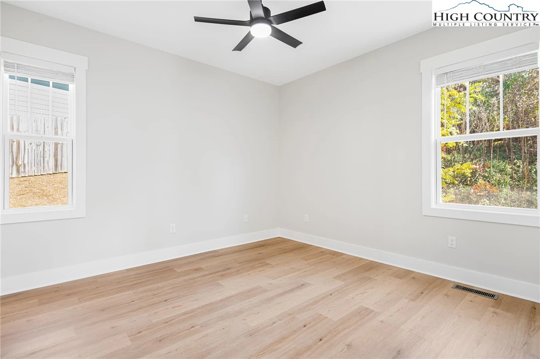 Image number 2 for the current listing
