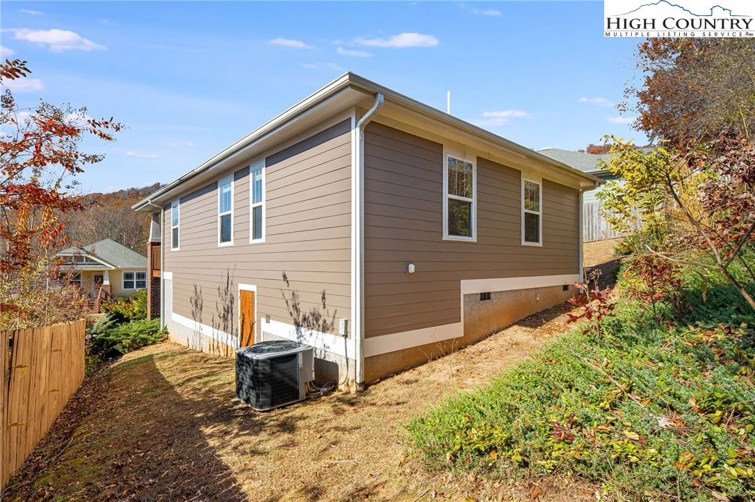 Image number 3 for the current listing