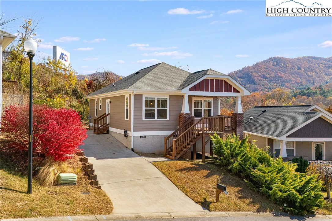 Image number 1 for the current listing