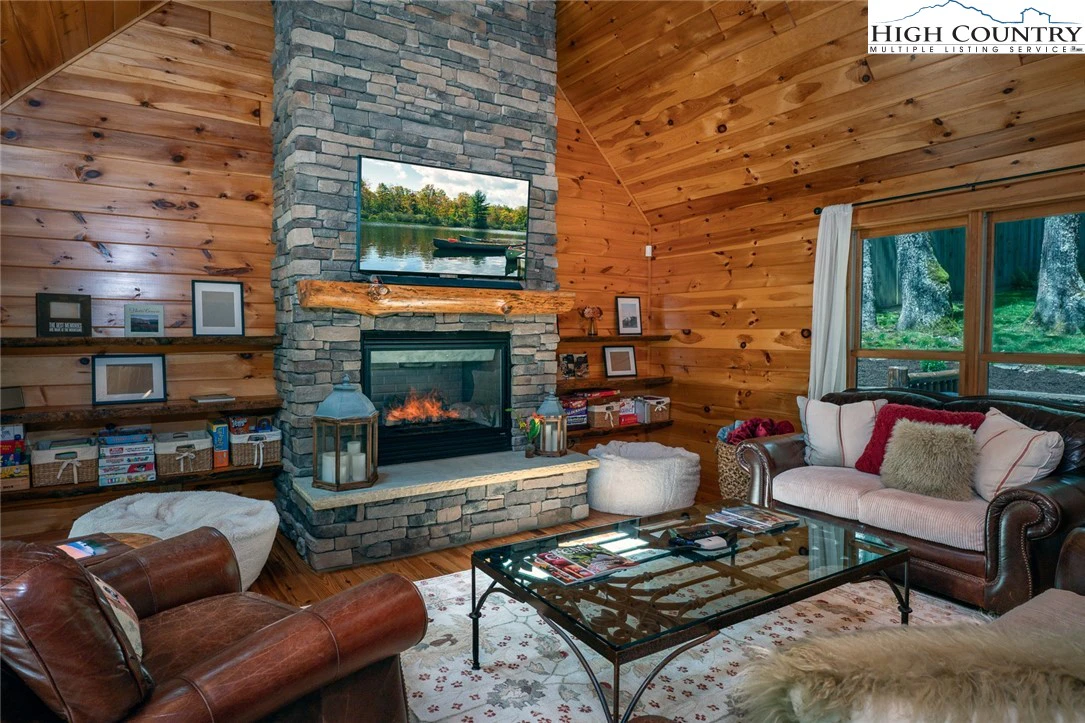 Image number 21 for the current listing
