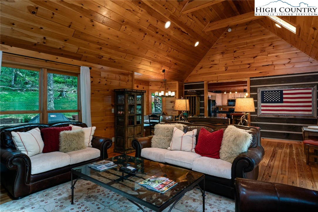 Image number 19 for the current listing