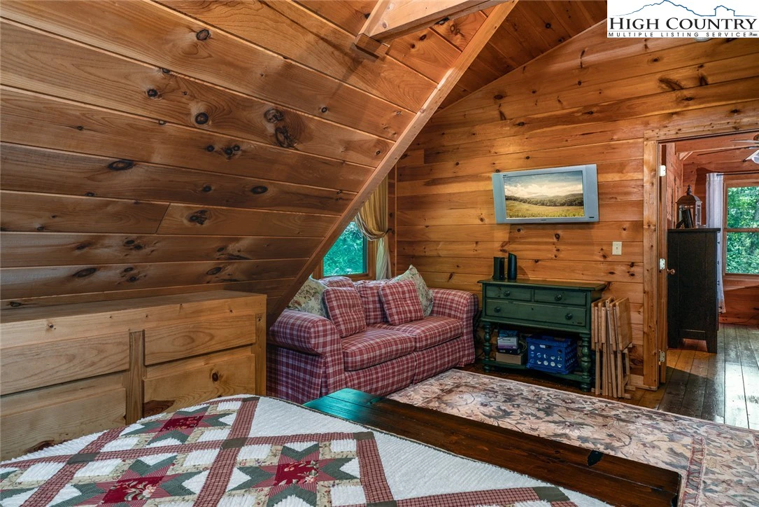 Image number 7 for the current listing