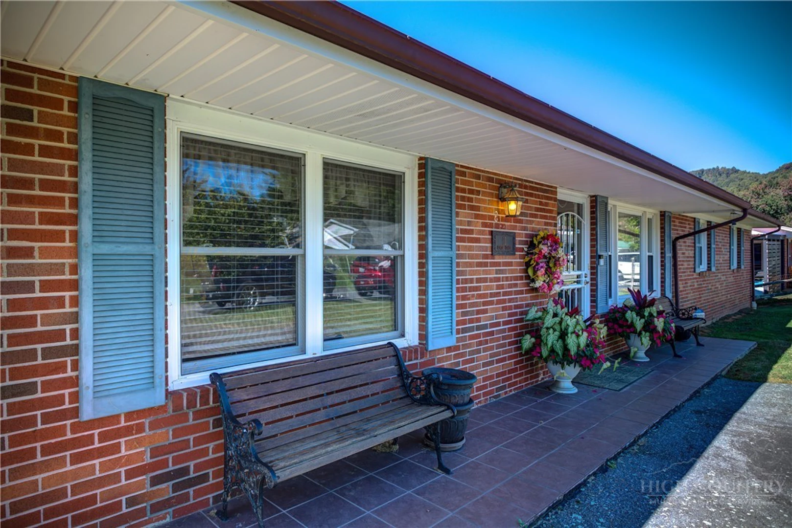 Image number 16 for the current listing