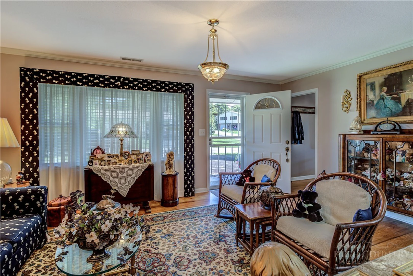 Image number 18 for the current listing