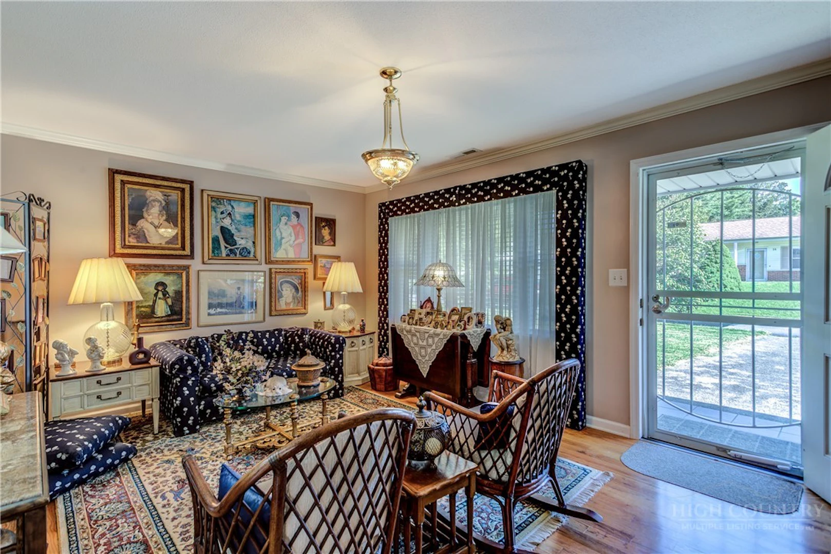 Image number 19 for the current listing
