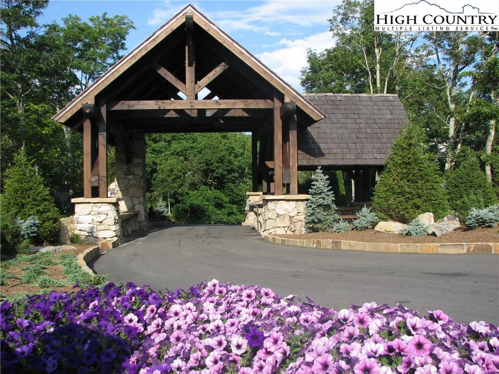 Image number 11 for the current listing