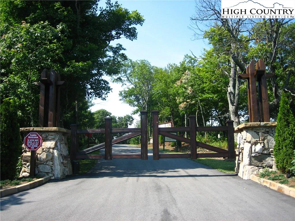 Image number 15 for the current listing
