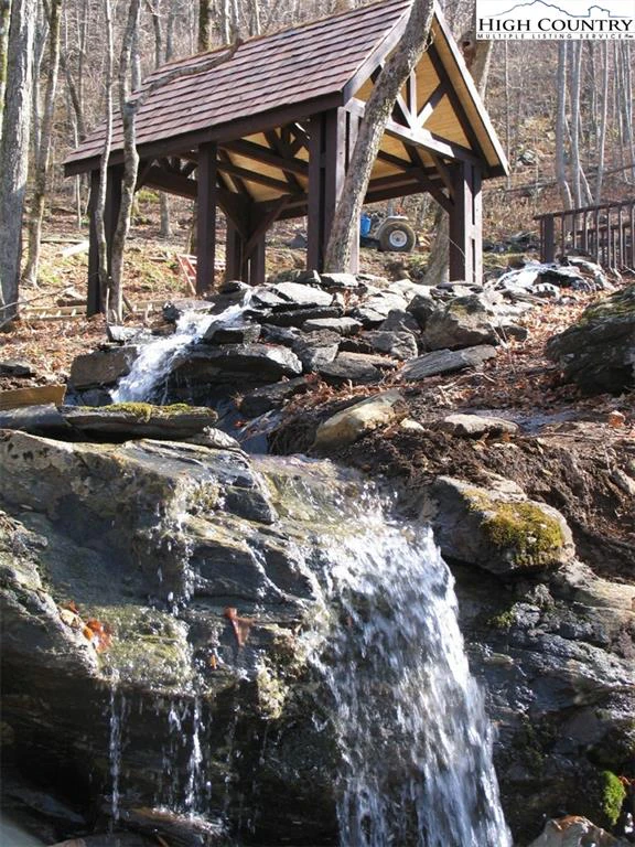 Image number 9 for the current listing