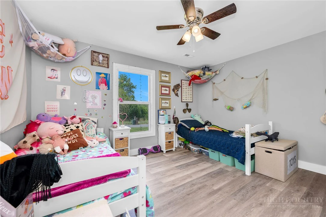 Image number 4 for the current listing
