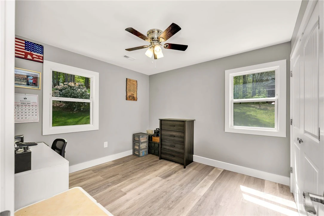 Image number 8 for the current listing