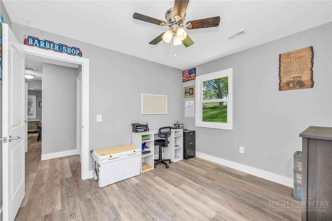 Image number 9 for the current listing