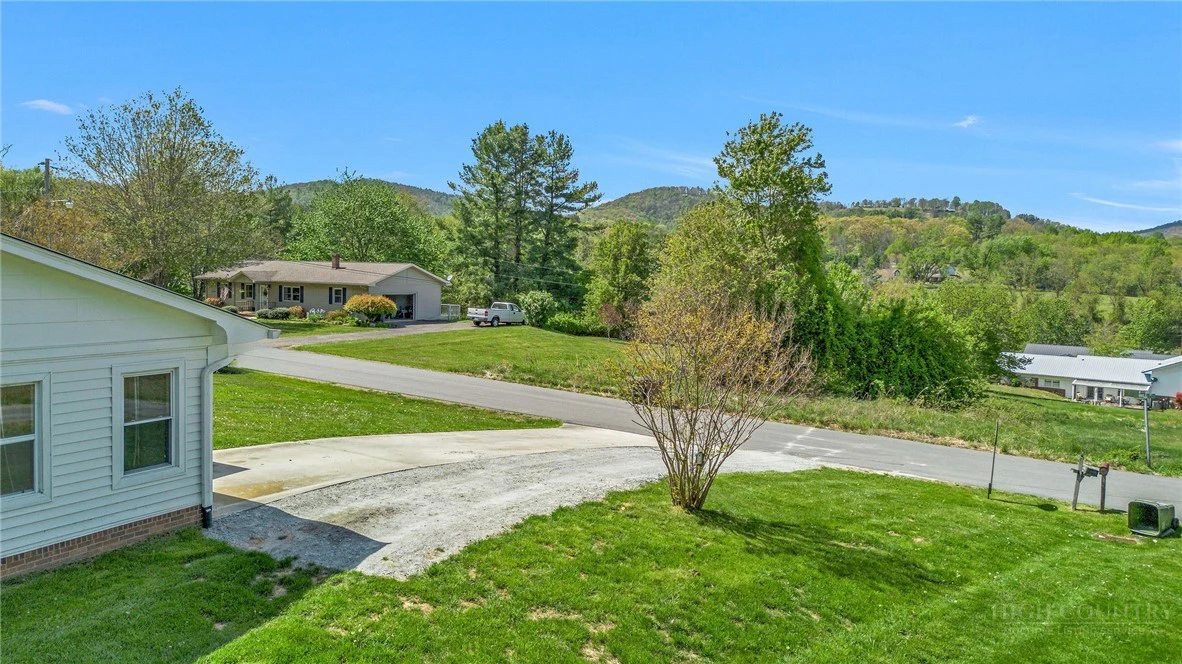 Image number 18 for the current listing