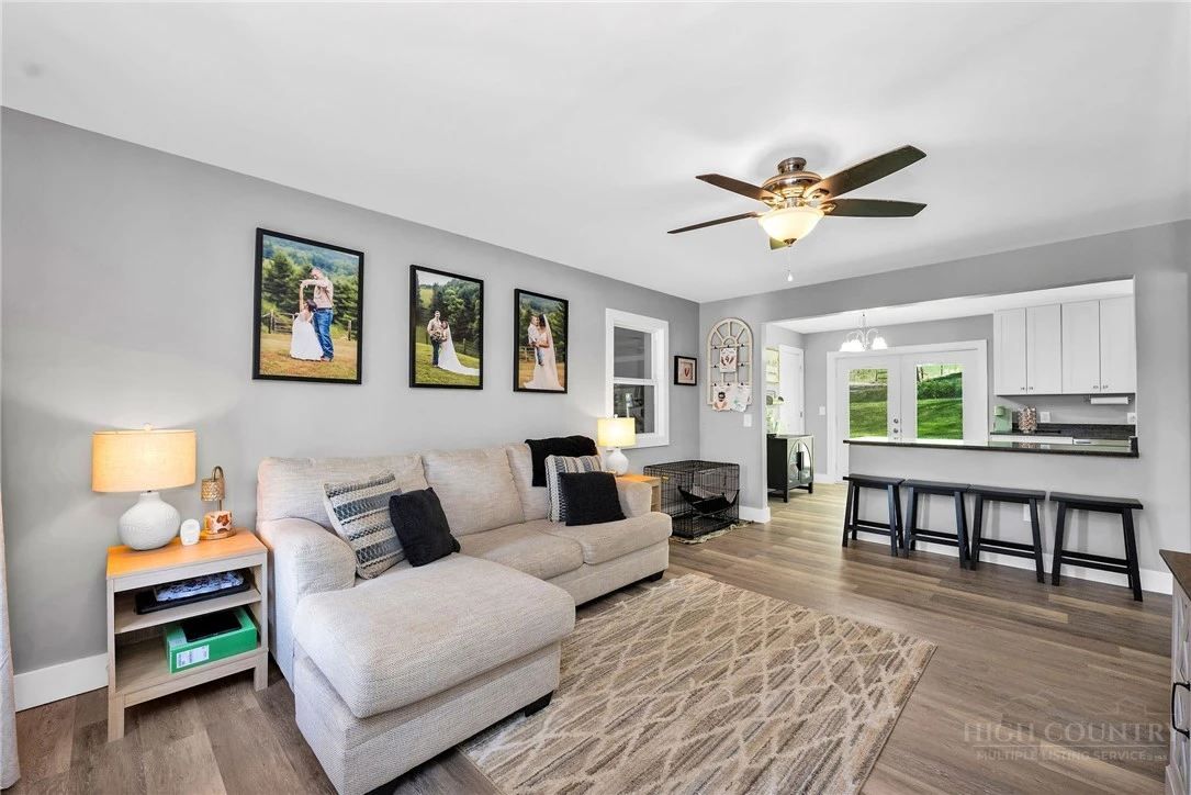 Image number 21 for the current listing