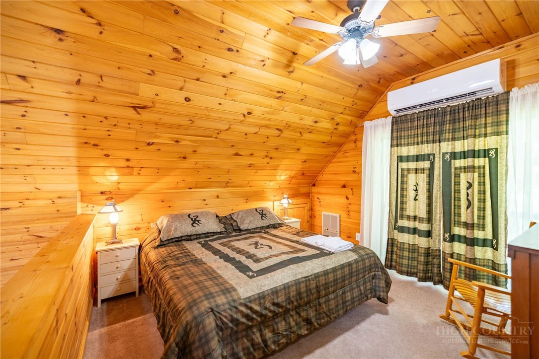 Image number 3 for the current listing