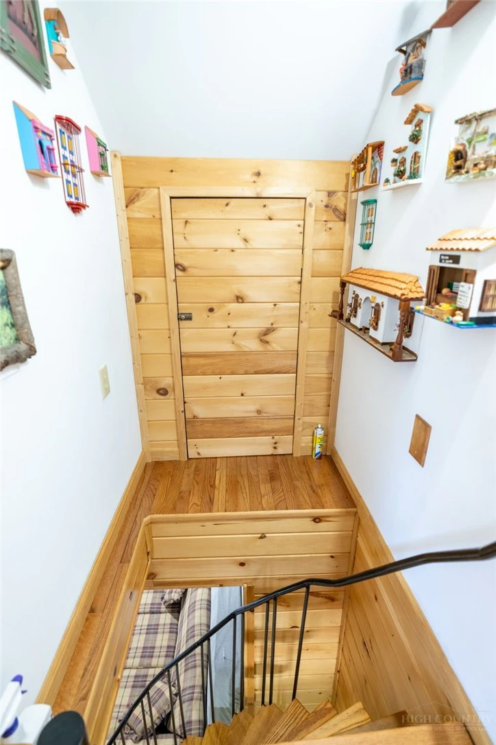 Image number 7 for the current listing