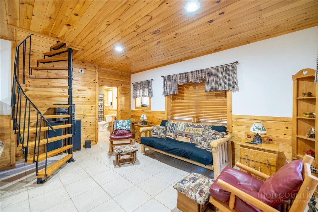 Image number 8 for the current listing