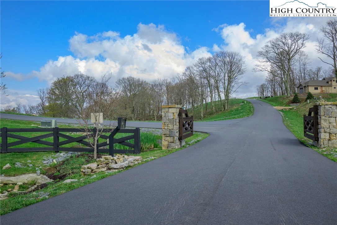 Image number 3 for the current listing