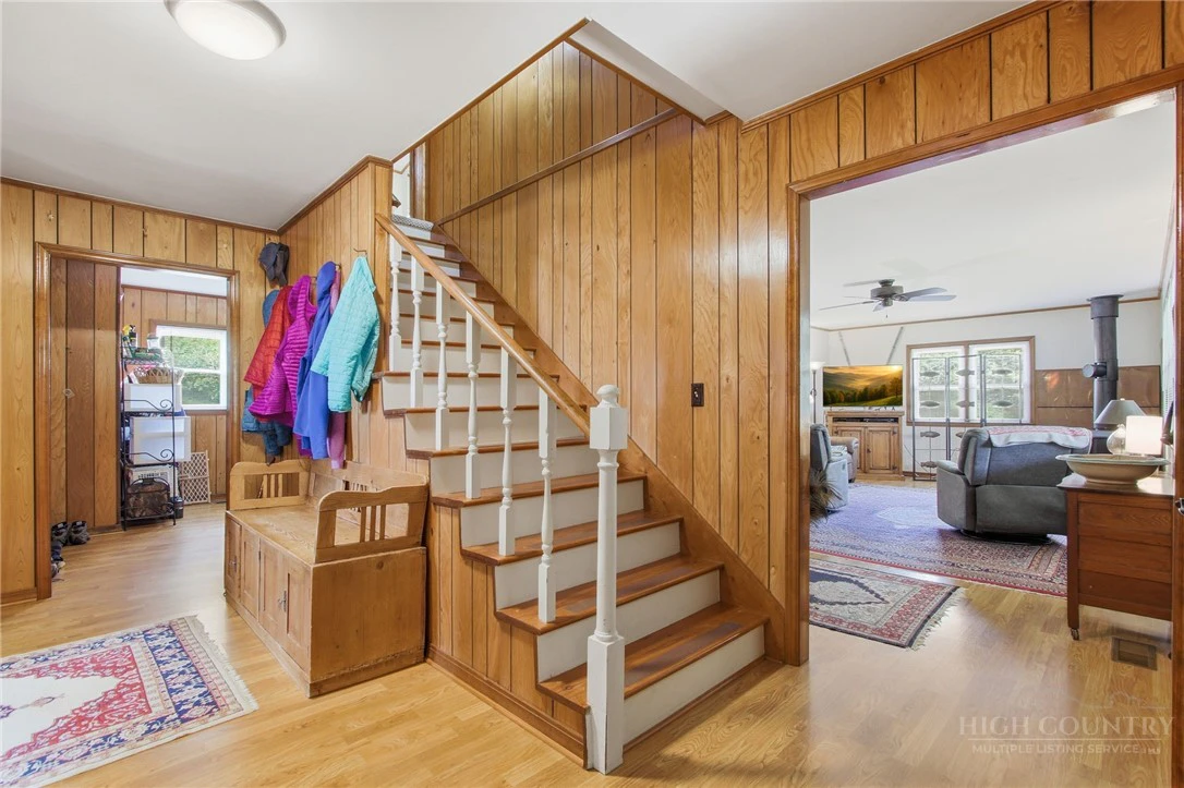 Image number 9 for the current listing