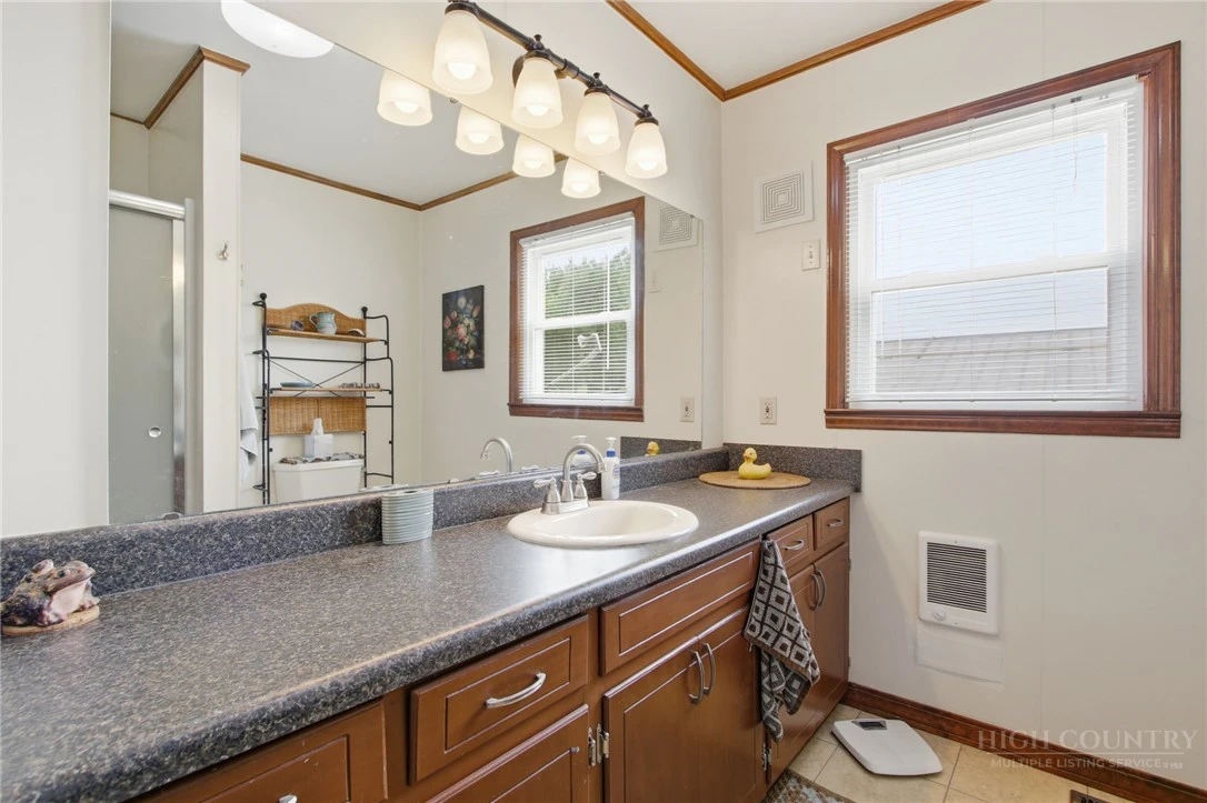 Image number 10 for the current listing