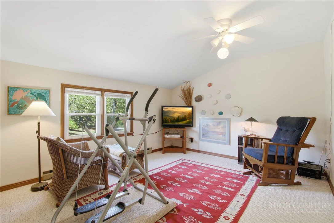 Image number 11 for the current listing