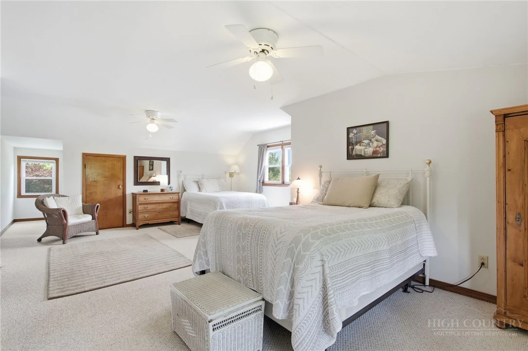 Image number 2 for the current listing