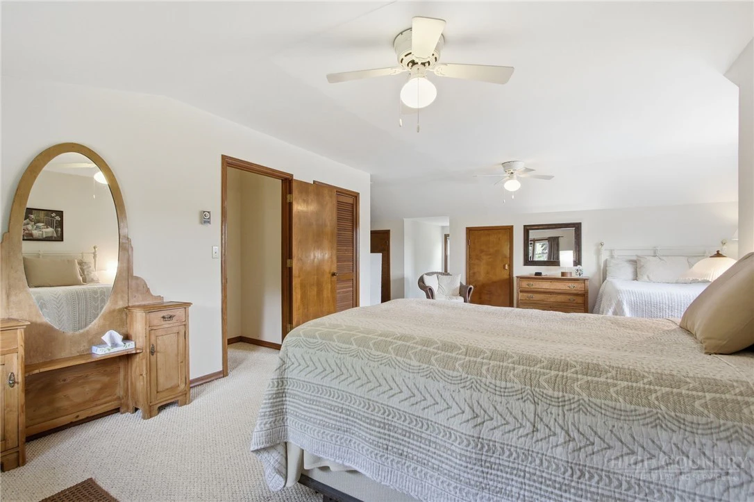Image number 15 for the current listing