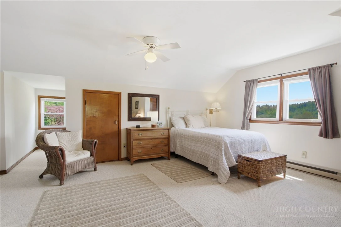 Image number 16 for the current listing