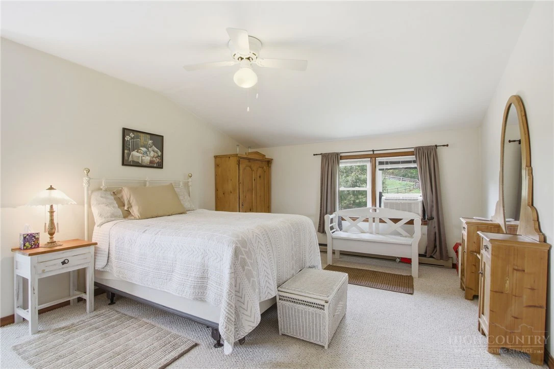 Image number 18 for the current listing
