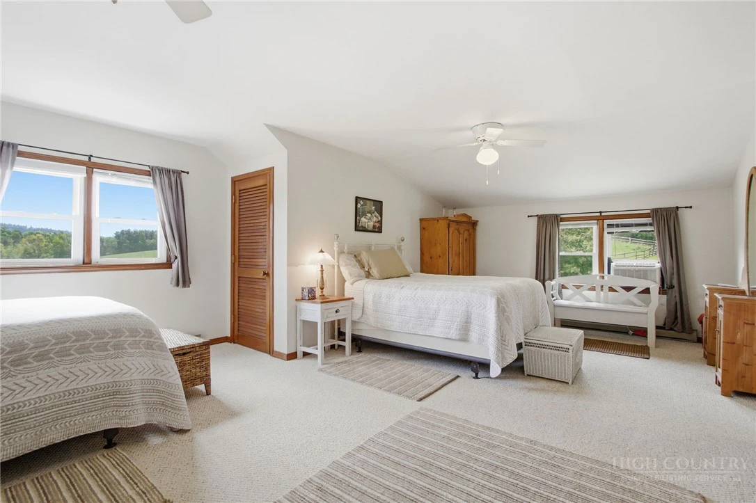 Image number 20 for the current listing